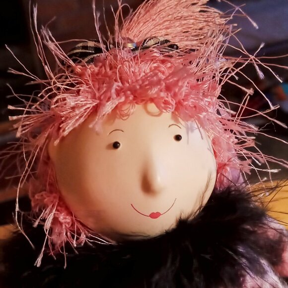 Hallmark LAUGHTER & Happiness Wish Sister/Friend Pretty Pink Leopard Shelf Doll - Picture 4 of 11